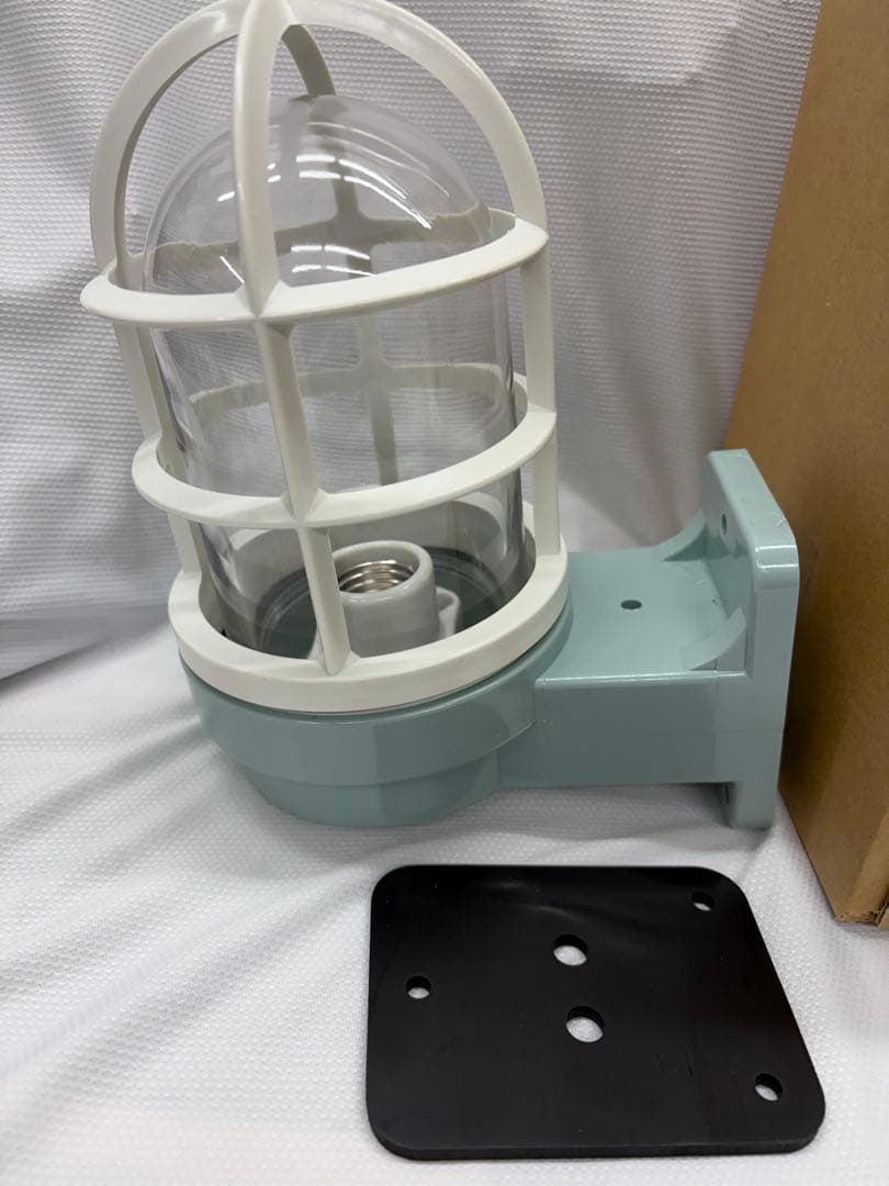 ランタン型ライト グリーンとホワイト 取り付けプレート付き