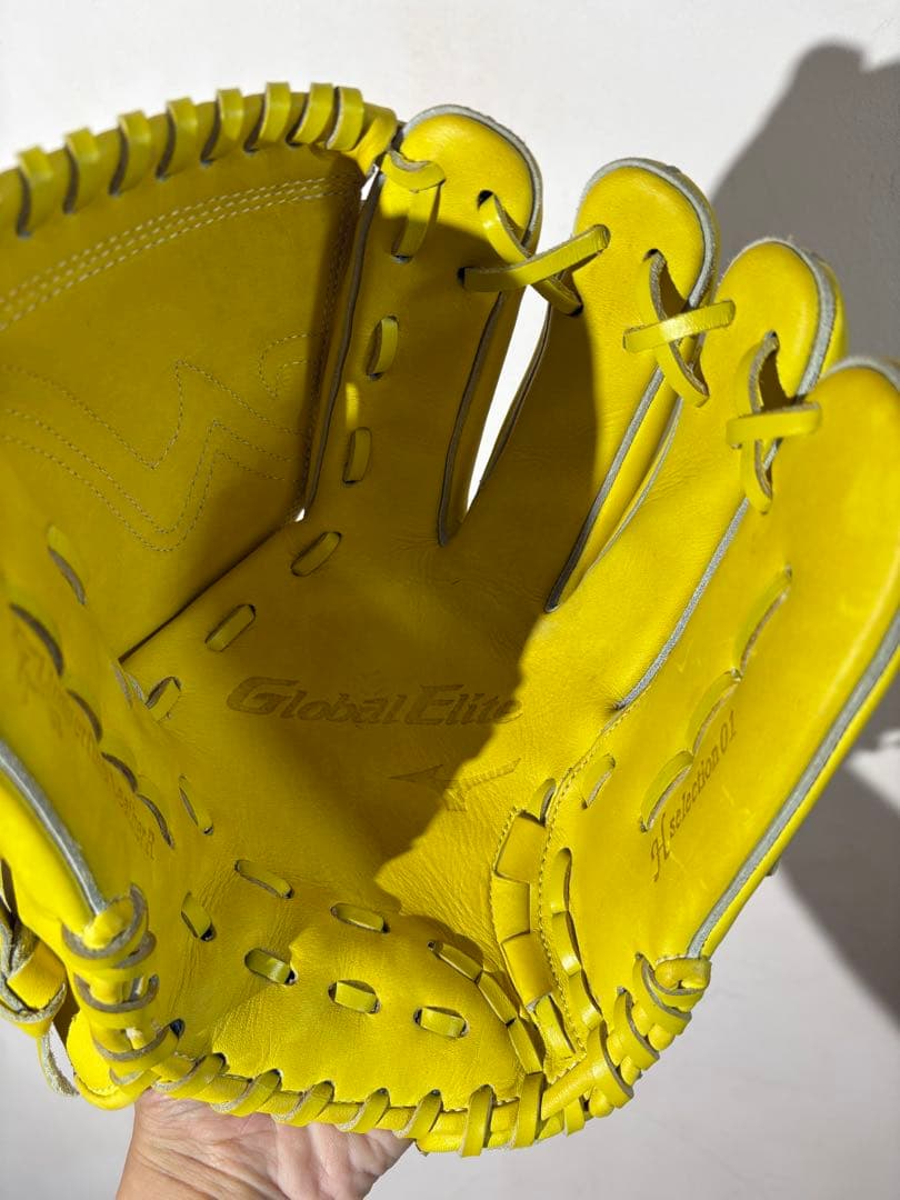 Mizuno Global Elite グローブ 右投げ イエロー　軟式
