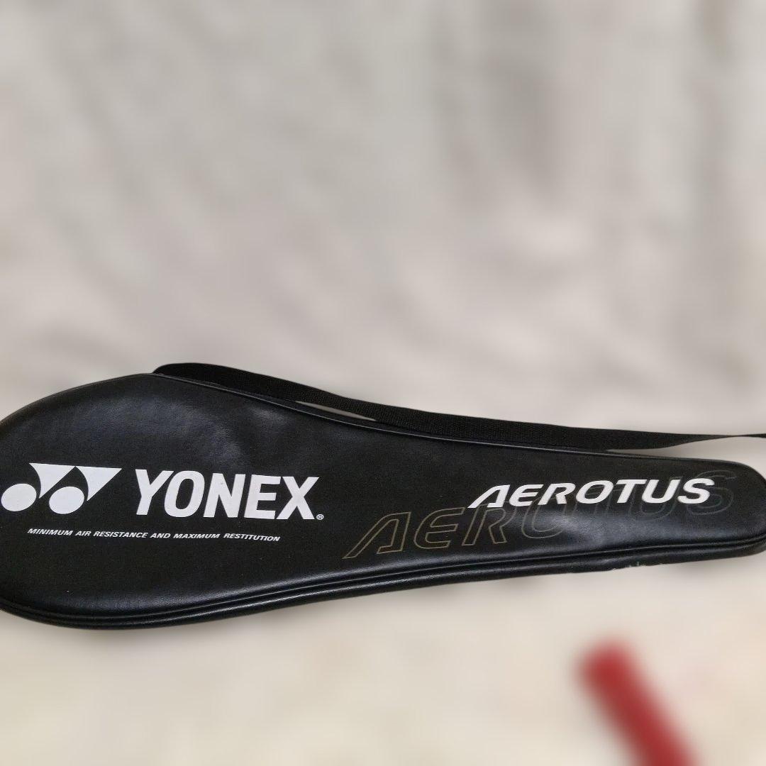 ヨネックスバトミントンラケットAEROTUS 40ケース付　カーボネックス14