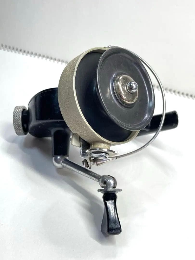 ABU444【RECORD魚ロゴ刻印】スピニングリール　ビンテージ