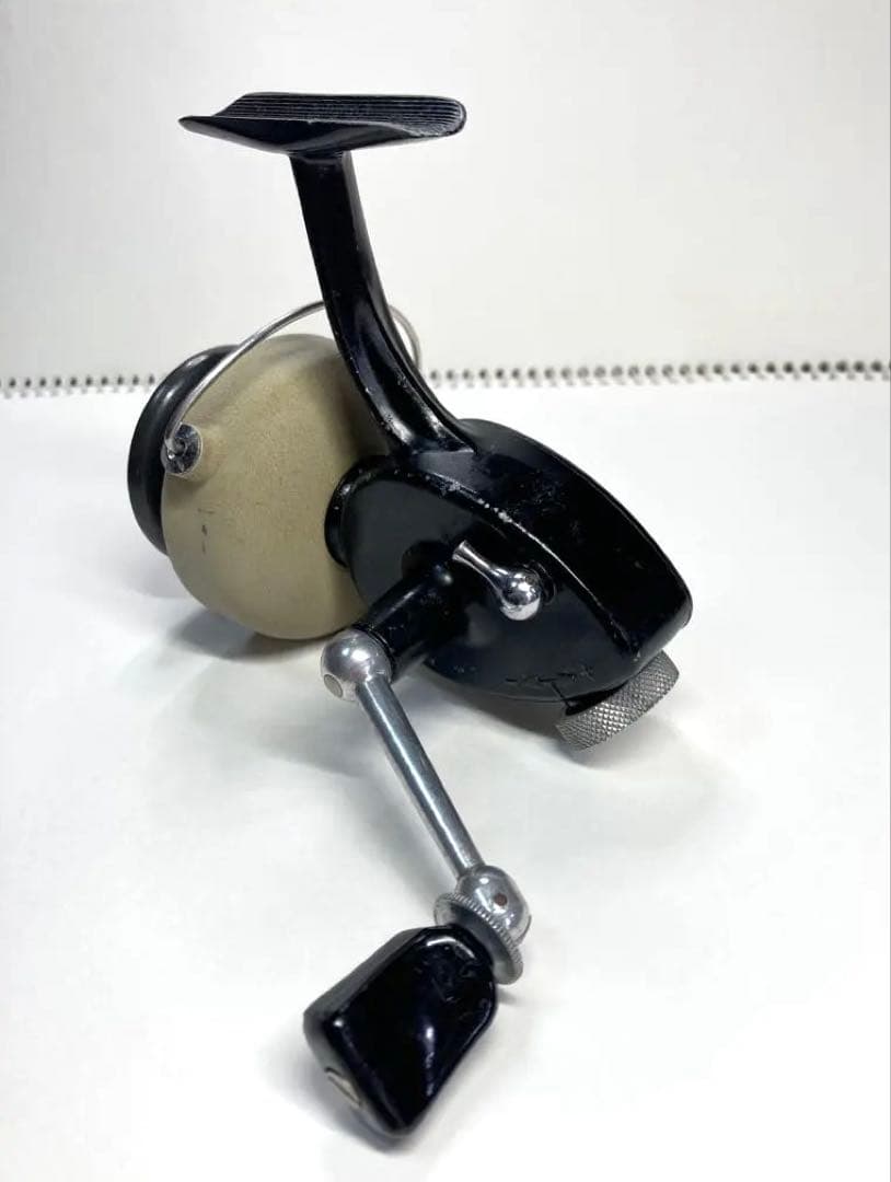 ABU444【RECORD魚ロゴ刻印】スピニングリール　ビンテージ