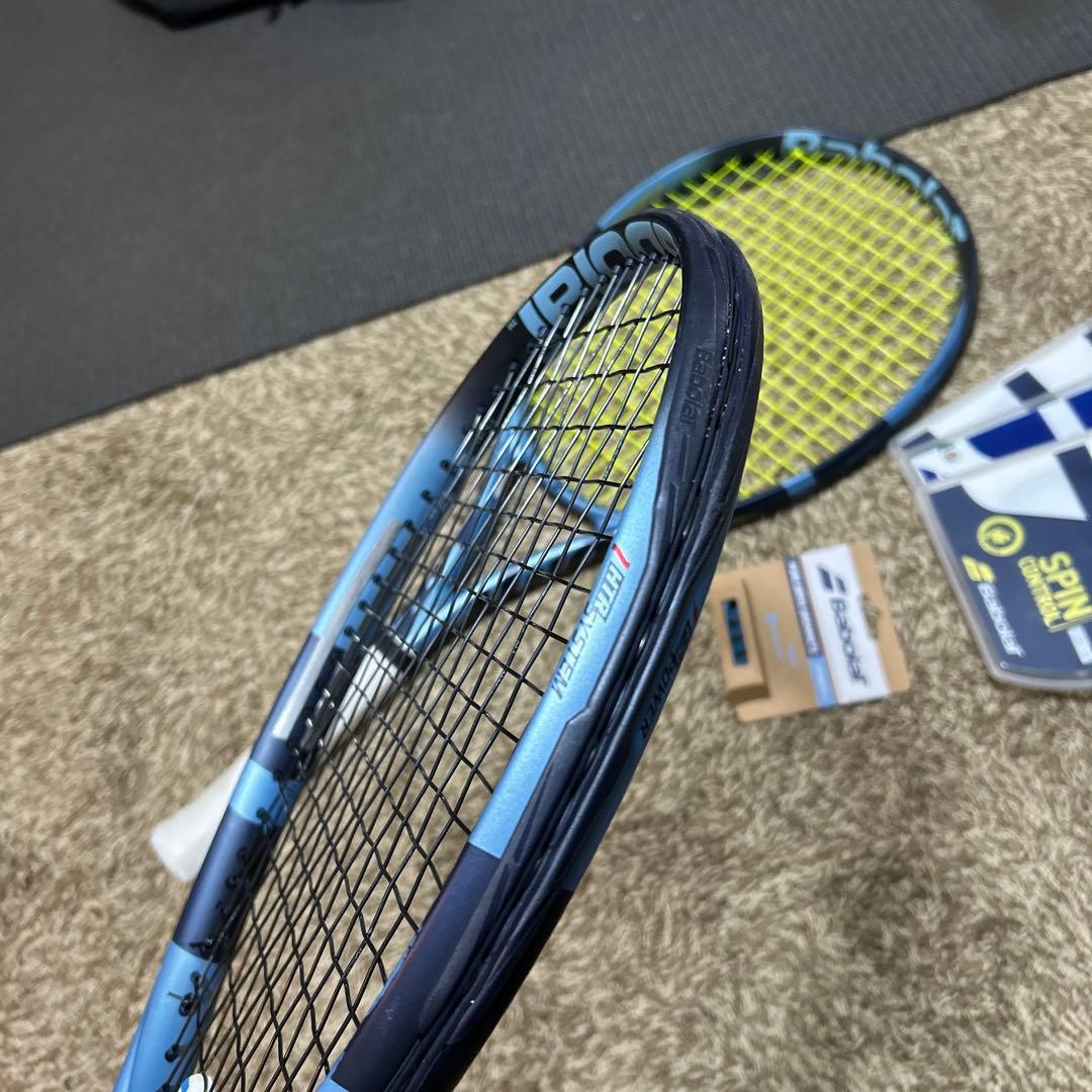 美品　バボラpure drive100 G2 2本セット&ガット&グロメット付き