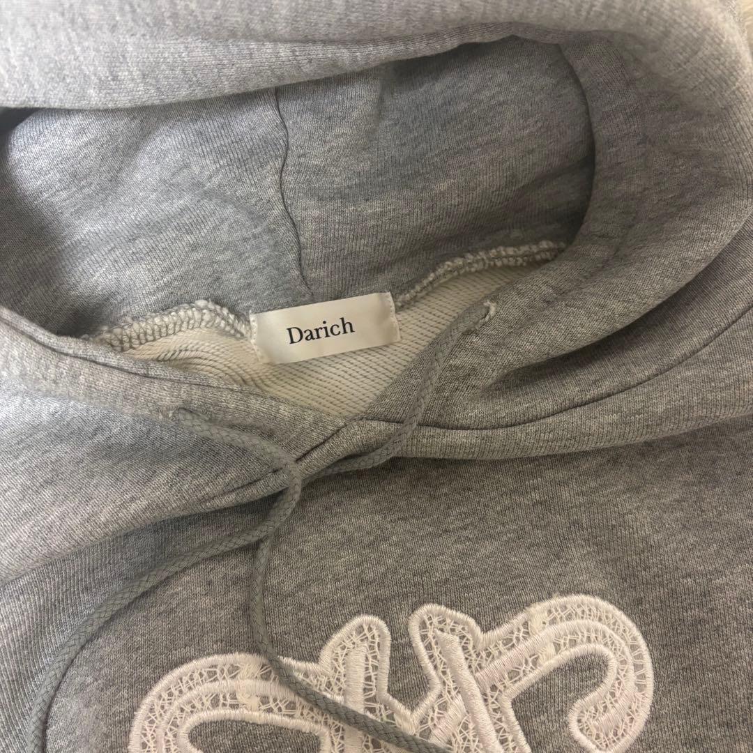 ダーリッチ レースアップリケロゴフーディ グレー