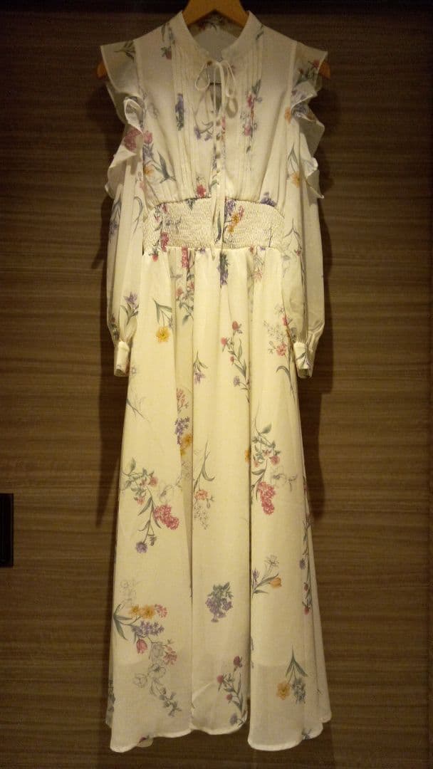 【新品】tocco closet ラッフルフリルオープンショルダーワンピース