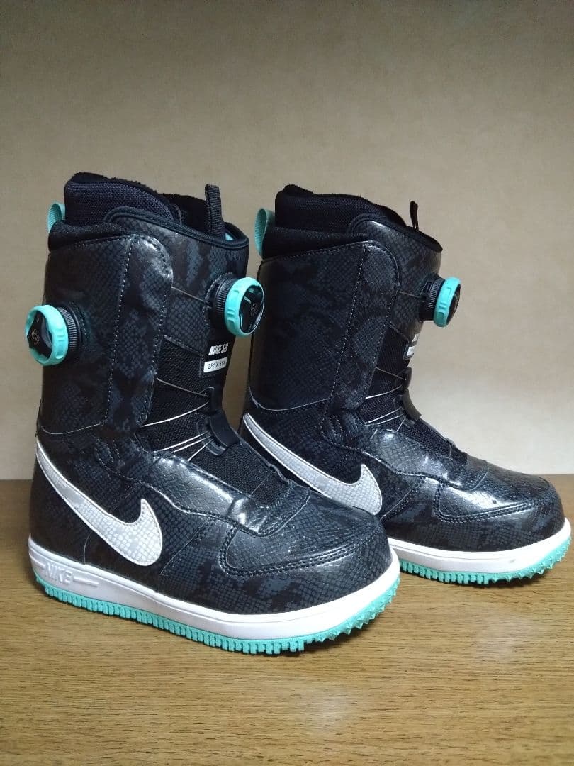 ナイキ　スノーボード　ブーツ