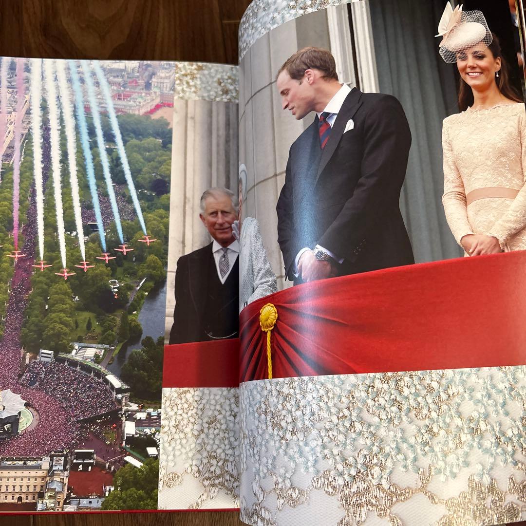 アート・デザイン・音楽 Dressing the Queen - Angela Kelly