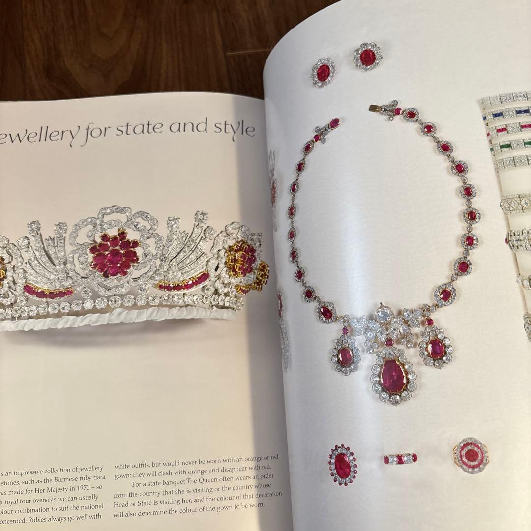 アート・デザイン・音楽 Dressing the Queen - Angela Kelly