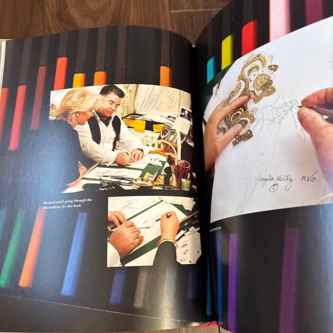 アート・デザイン・音楽 Dressing the Queen - Angela Kelly