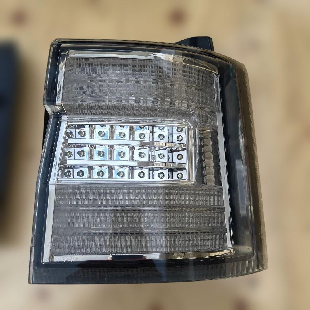 デリカd5用 ARDIMENTO LEDテールライト クリア/ブラック