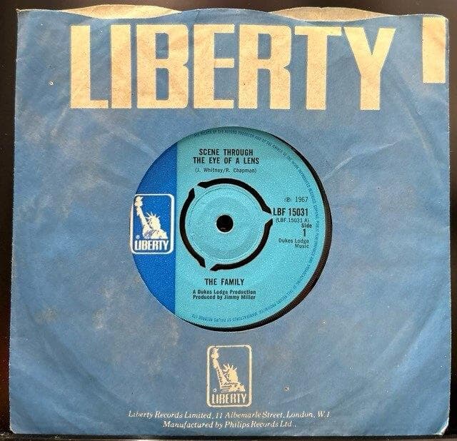 洋楽 FAMILY SCENE THROUGH THE EYE OF A LENS