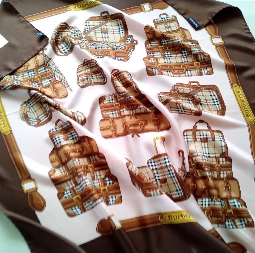 Burberry スーツケースデザイン シルクスカーフ