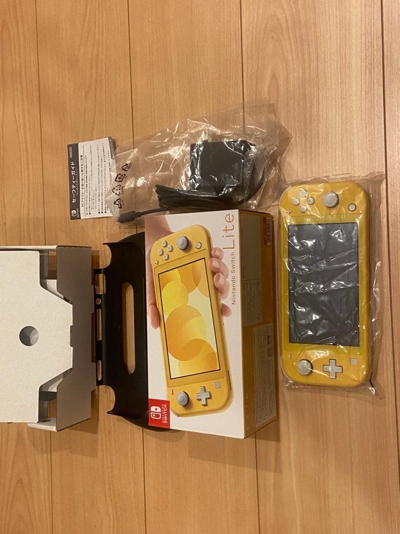 Nintendo Switch Lite イエロー 本体　おまけ付き