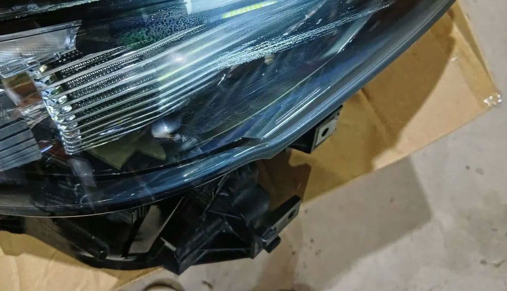 mazda3　マツダ3　左ヘッドランプ ライト　中古　　取付部破損無し　難有り