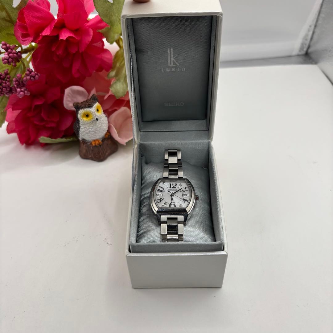 稼働品☆電波ソーラー☆箱付　SEIKOセイコールキア　トノー型　レディース腕時計