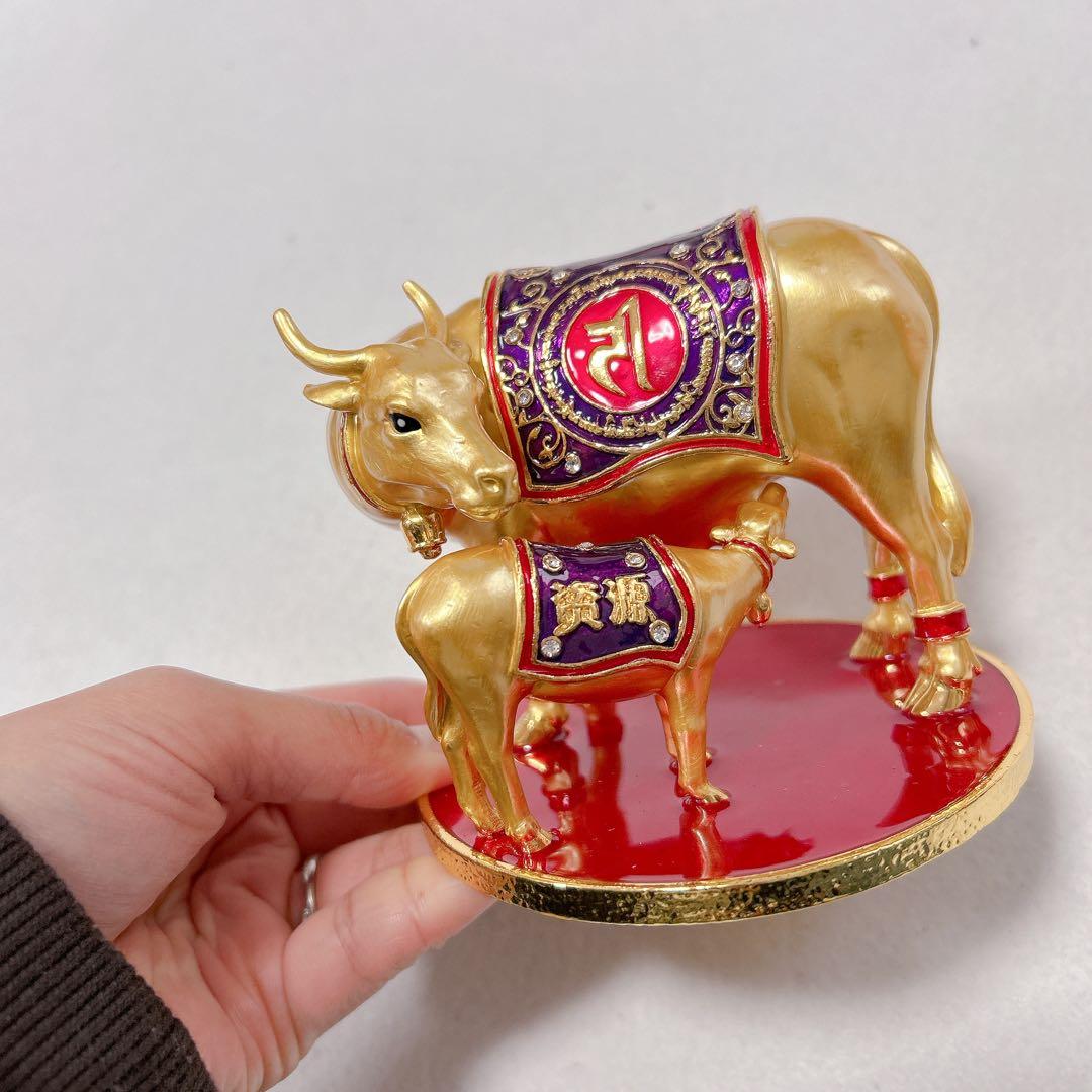 未使用　風水グッズ 風水置物 牛と子牛の像　ゴールド　COW 金色