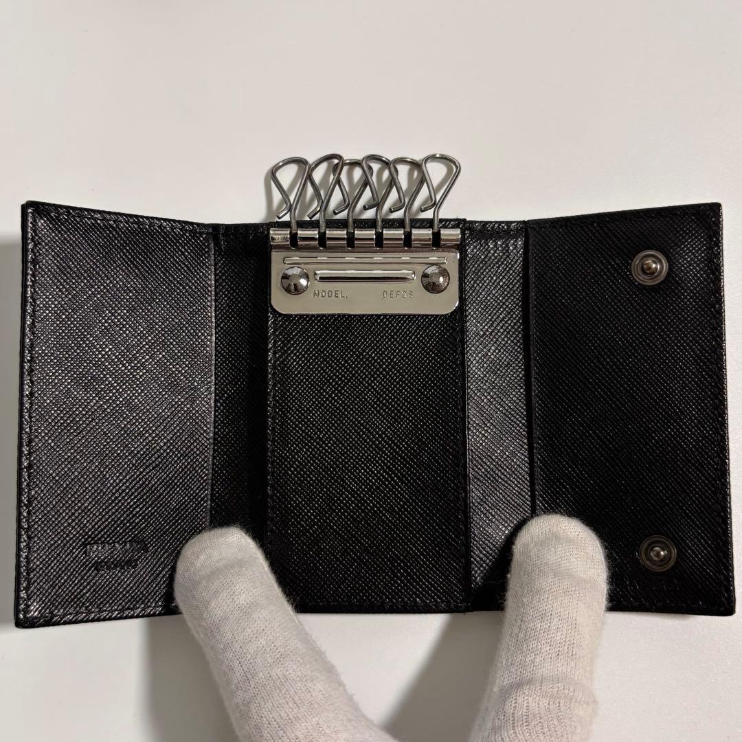 極美品✨️PRADA 6連 キーケース 三角ロゴ サフィアーノレザー