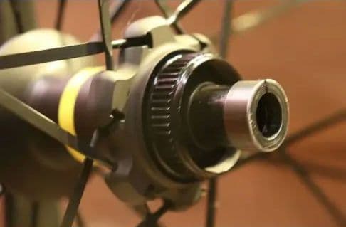 キシリウムエリート UST DISC チューブレス ホイールセット