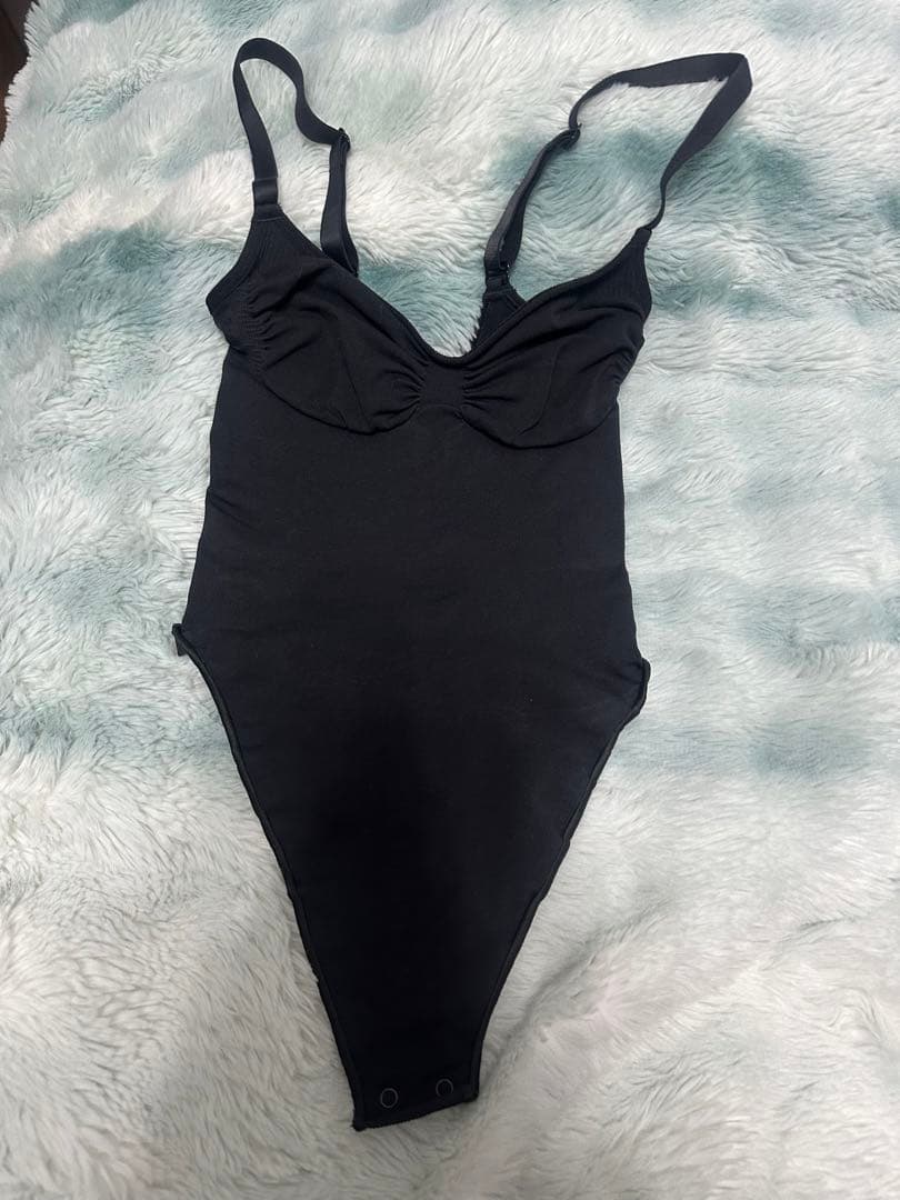 バレエ SKIMS THONG BODYSUIT