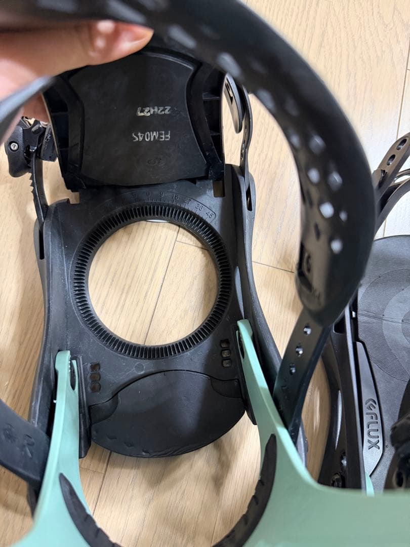 FLUX EM 22-23モデル　スノーボードビンディング ミント/ブラック