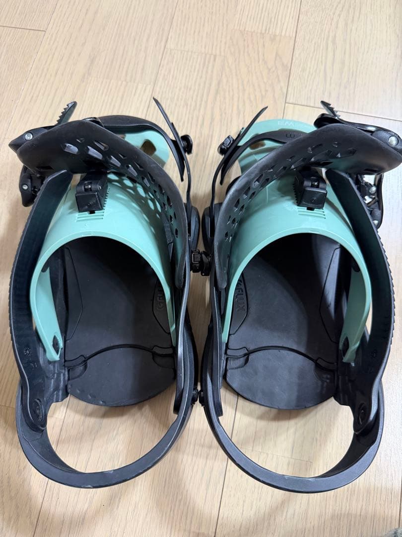 FLUX EM 22-23モデル　スノーボードビンディング ミント/ブラック