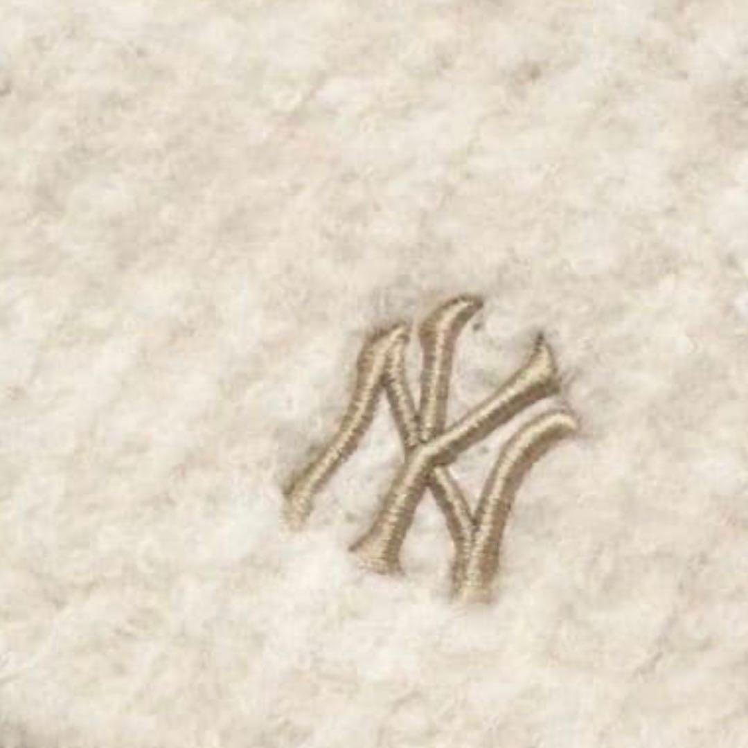 MLB 韓国 ビーニー　もこもこ　猫耳　クリーム　ニット帽　カリナ着用