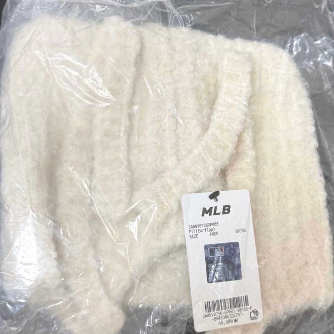 MLB 韓国 ビーニー　もこもこ　猫耳　クリーム　ニット帽　カリナ着用