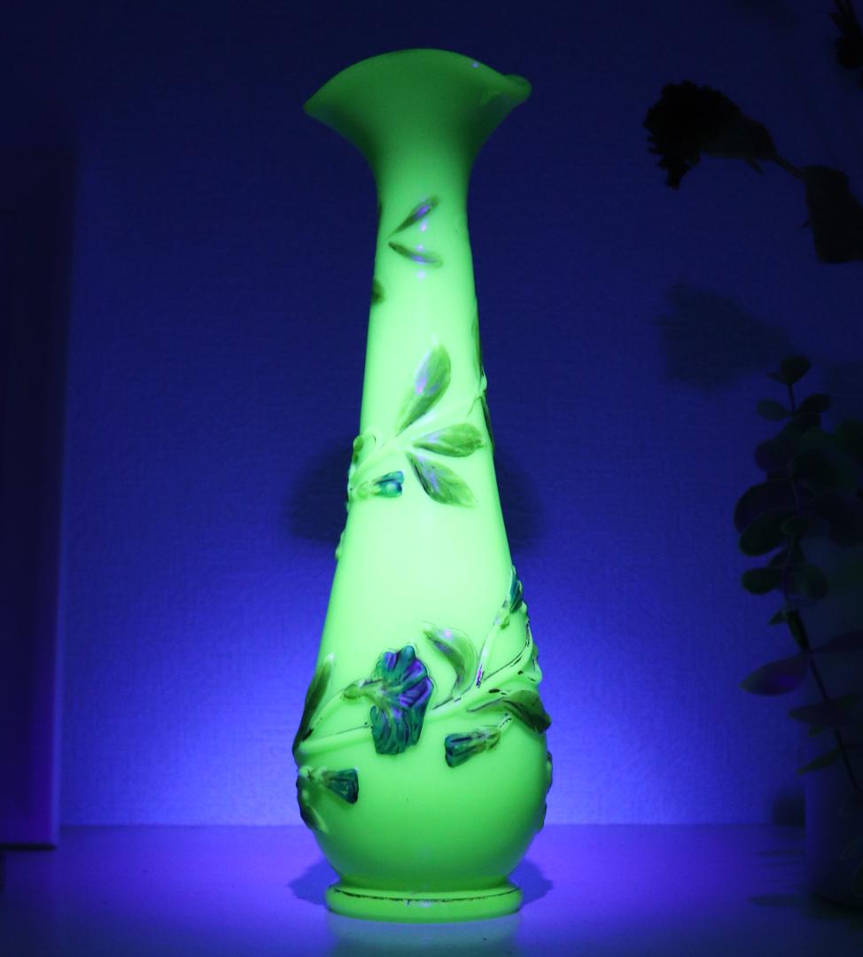 オールド・バカラ 博物館級 高級シリーズ 19世紀 ウランガラス オパーリン花瓶