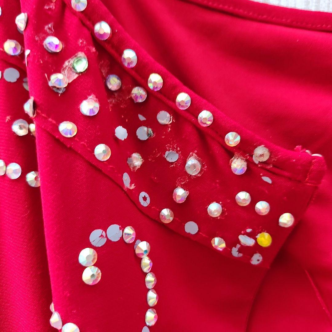 赤いフレアドレス スパンコール装飾