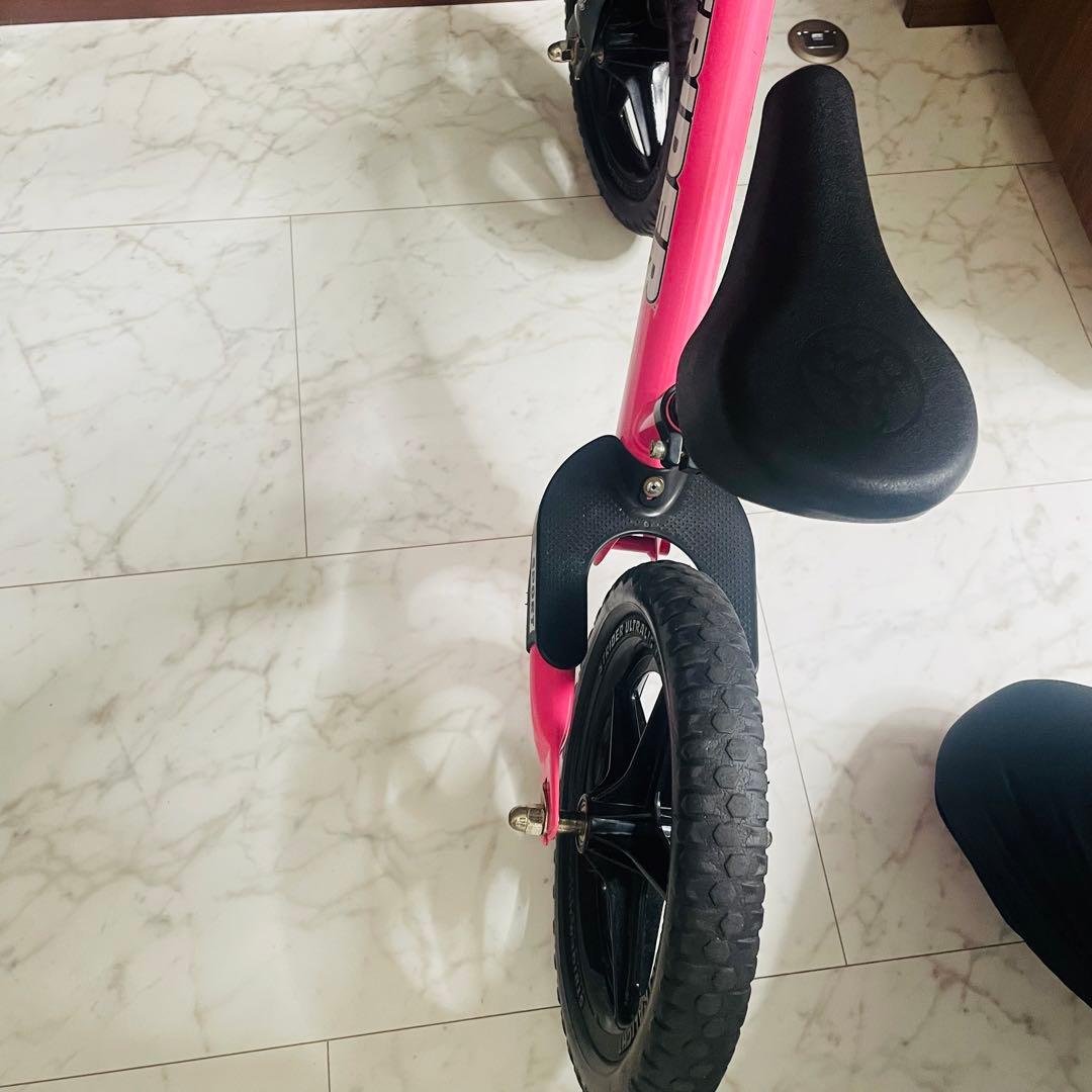 日曜限定STRIDERストライダースポーツピンクキックバイク キッズ 12インチ