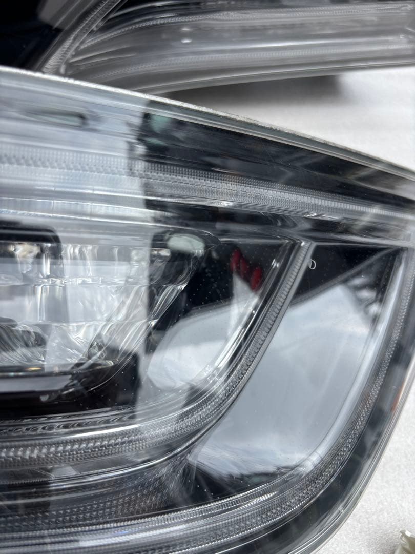 60ハリアー　純正テールランプ