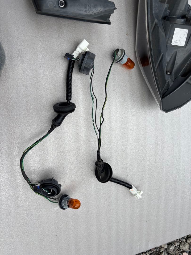 60ハリアー　純正テールランプ