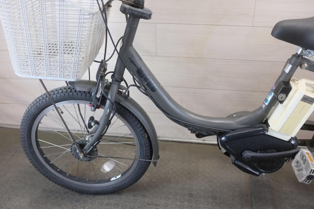 ブリヂストン製　BIKKE　20インチ　3段　8.7Ah（4点灯）充電器あり