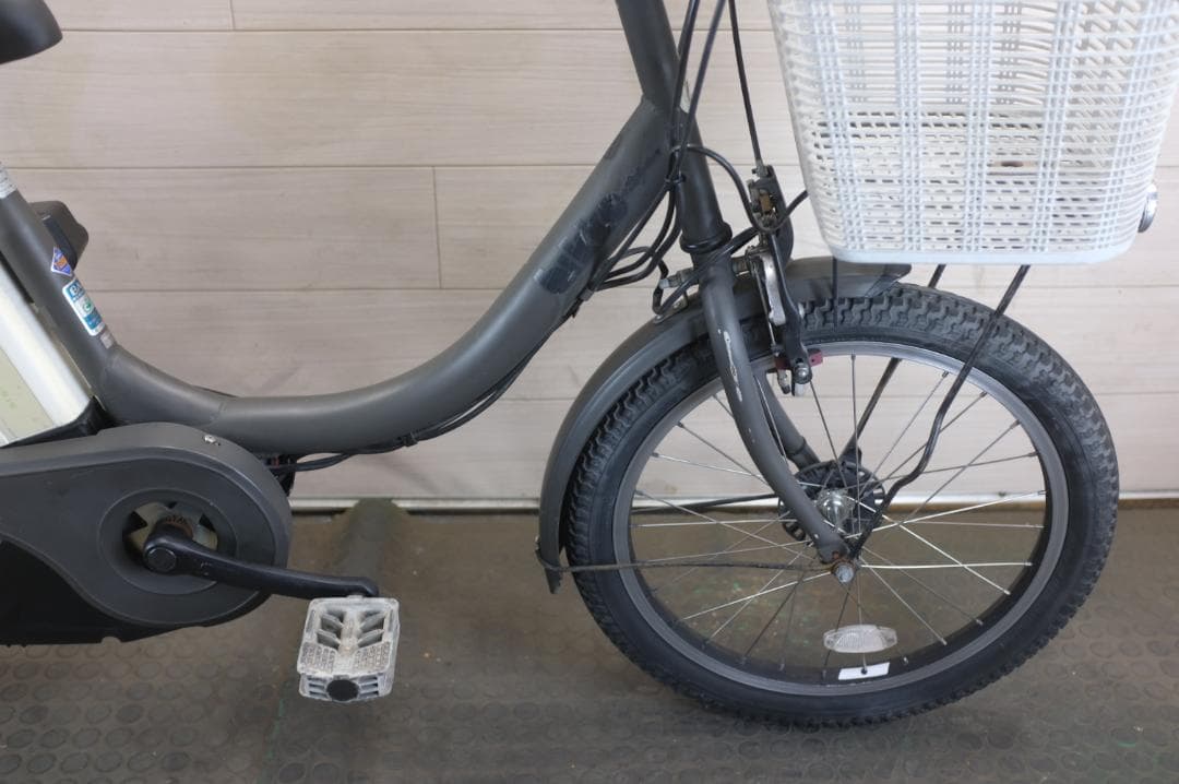 ブリヂストン製　BIKKE　20インチ　3段　8.7Ah（4点灯）充電器あり