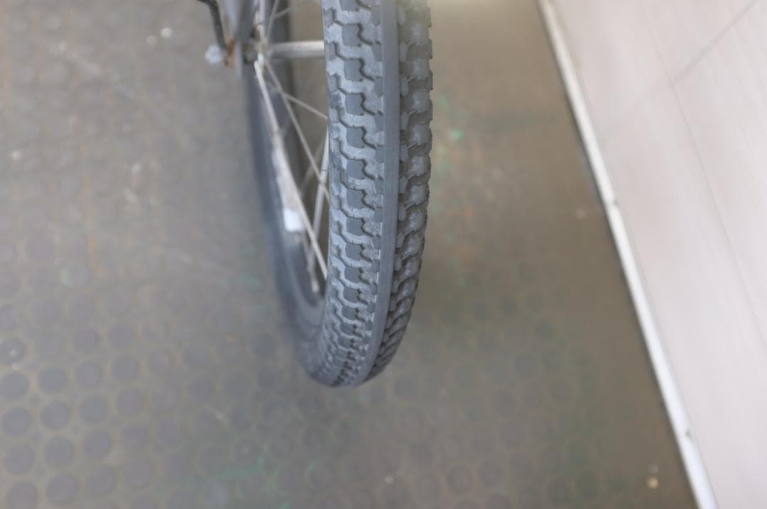 ブリヂストン製　BIKKE　20インチ　3段　8.7Ah（4点灯）充電器あり