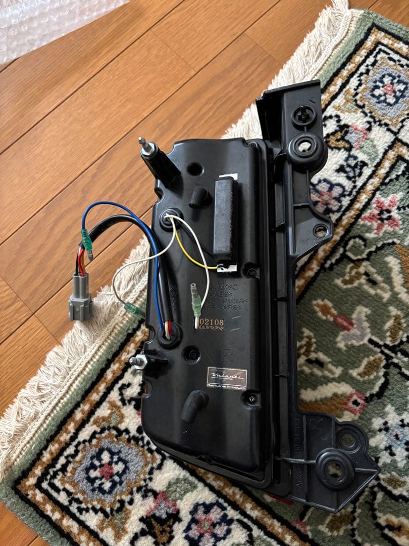 E52 エルグランド Valenti （ヴァレンティ）テールランプ レッド