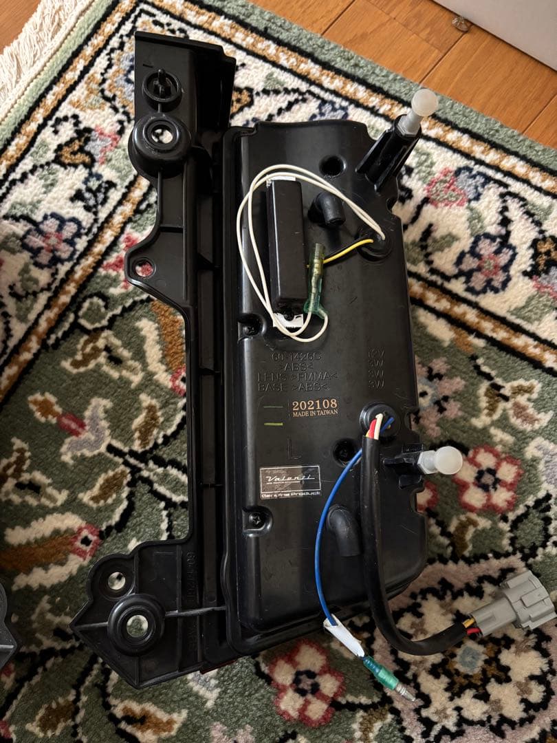 E52 エルグランド Valenti （ヴァレンティ）テールランプ レッド