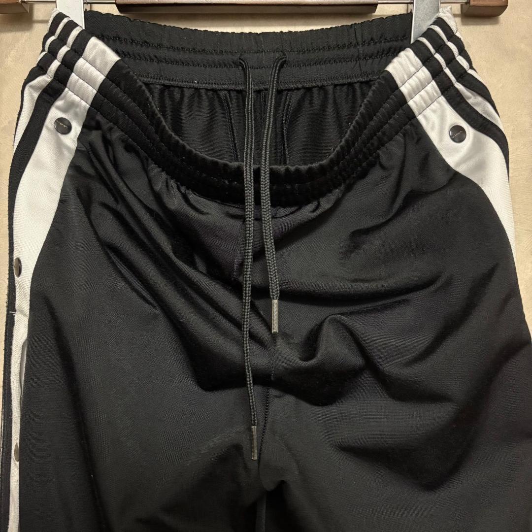 ブラックピンク着用 adidas アディダス トラックパンツ アディブレイク