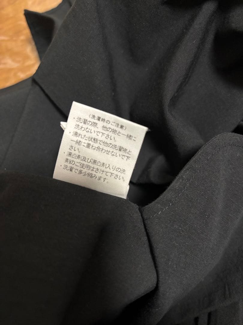 HUIS huis 遠州織物 ギザコットンヘンプバンドカラーロングワンピース　黒