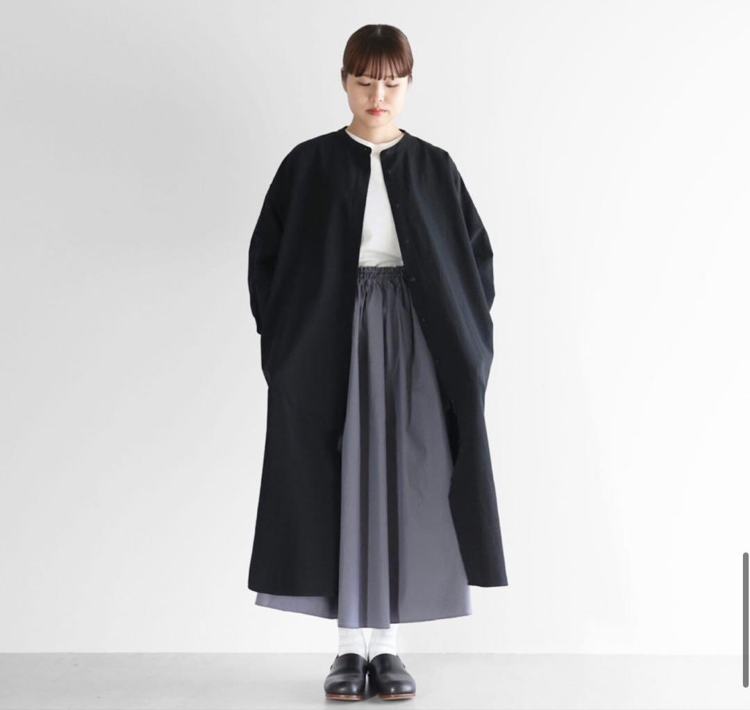 HUIS huis 遠州織物 ギザコットンヘンプバンドカラーロングワンピース　黒