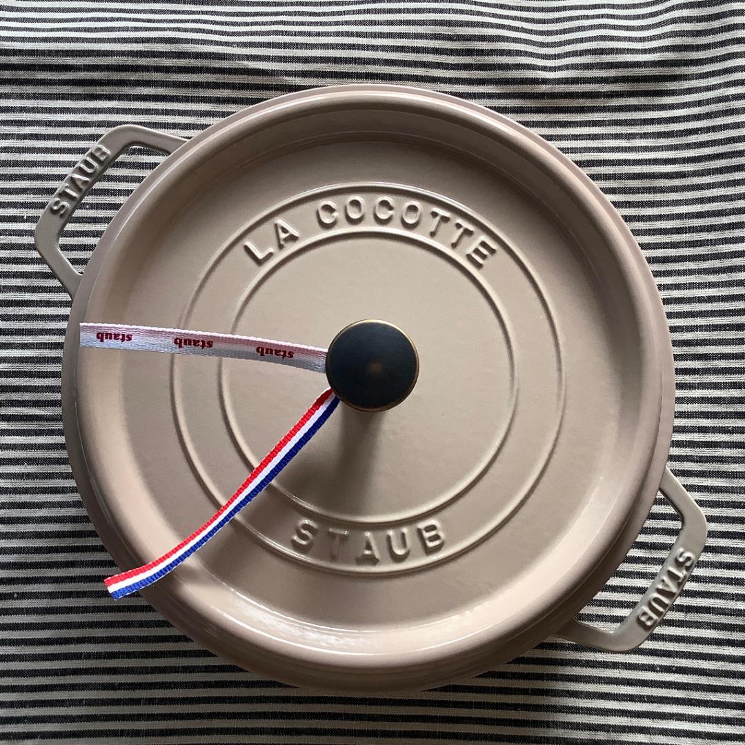 【ヘンケルスジャパン正規品】ストウブ シャローココットロンド 26 セサミ色