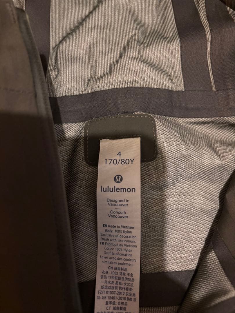 lululemon カーキー　レディース　フード付きジャケット サイズ4