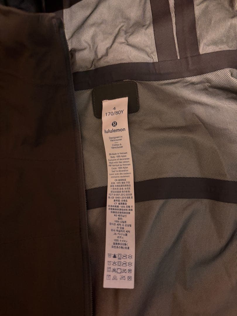 lululemon カーキー　レディース　フード付きジャケット サイズ4