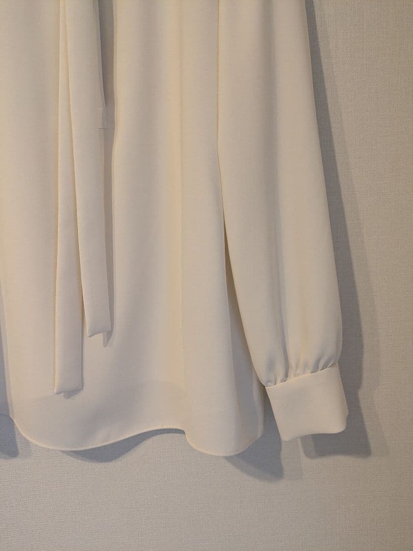美品 セオリーリュクス 定価3万 Marvine ボウタイブラウス アイボリー