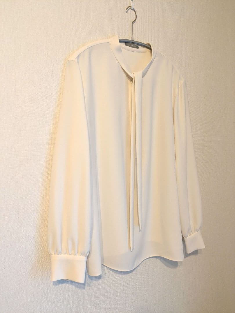 美品 セオリーリュクス 定価3万 Marvine ボウタイブラウス アイボリー