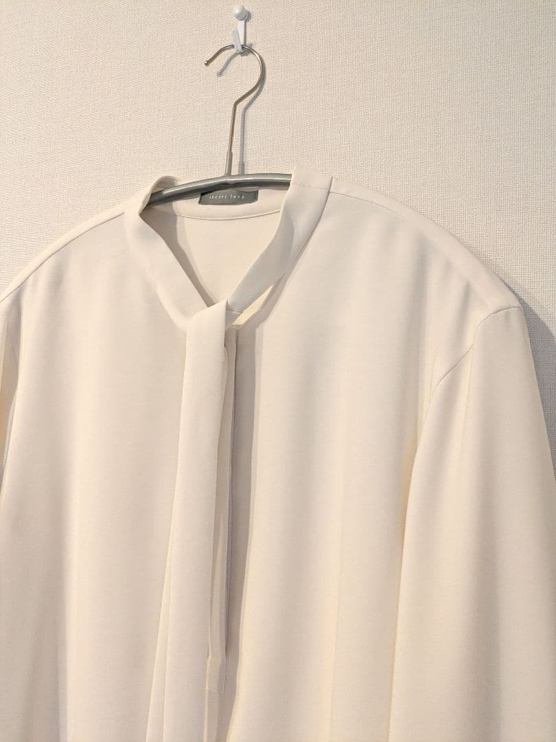 美品 セオリーリュクス 定価3万 Marvine ボウタイブラウス アイボリー