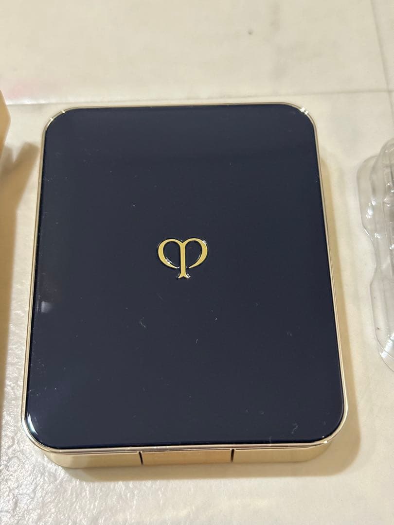 【新品未使用】クレ・ド・ポー ボーテ オンブルクルールクアドリ 6（ケース付）