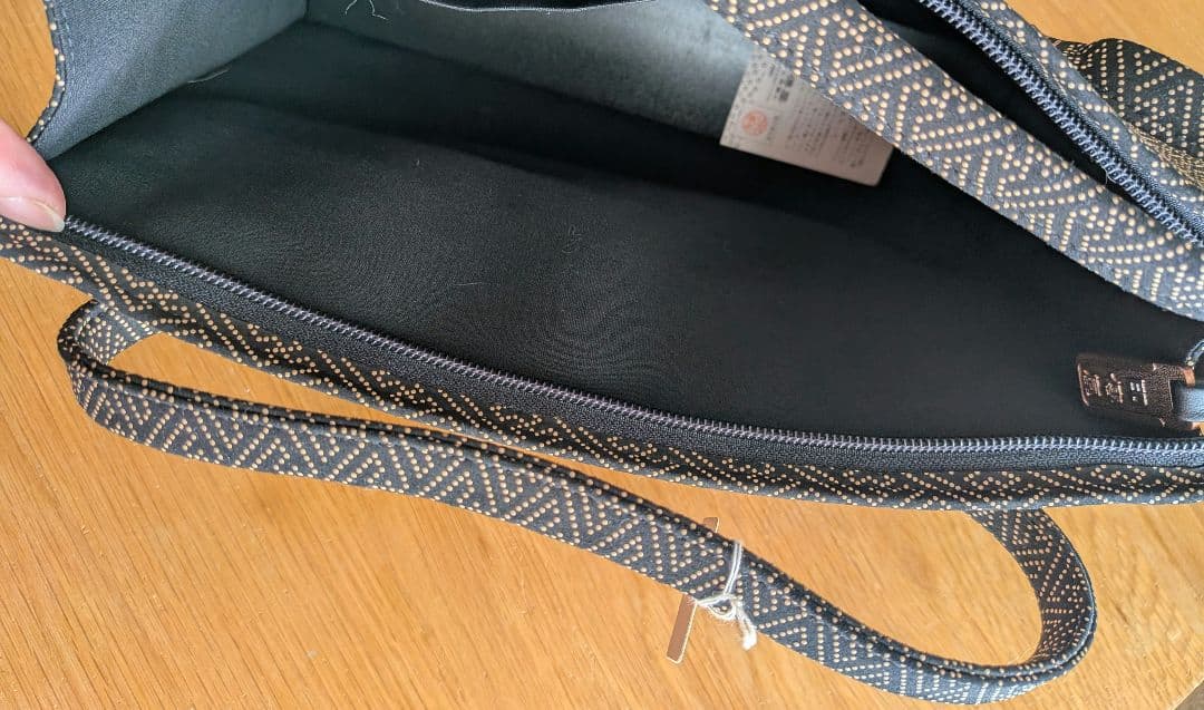 印傳屋　ハンドバッグ 　紗綾形模様　総柄