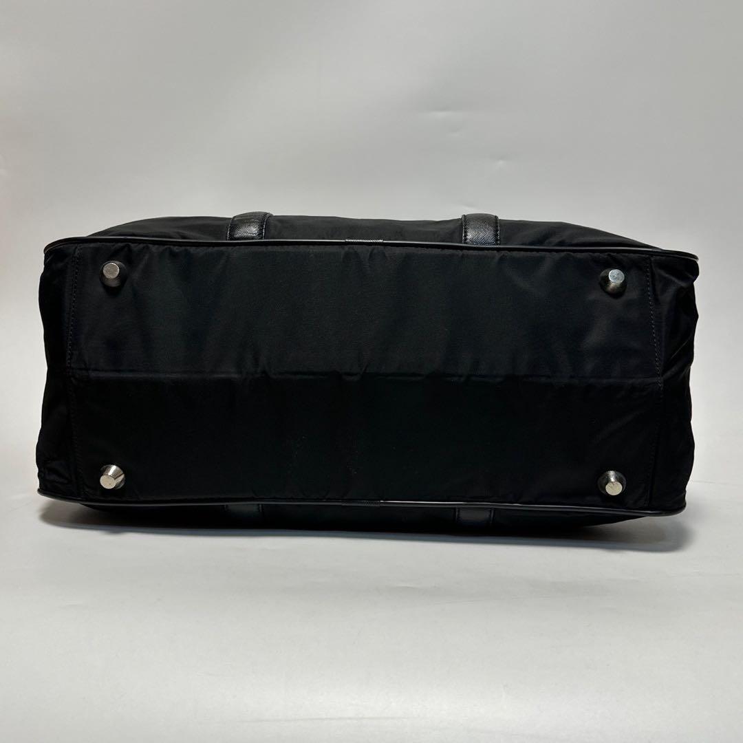 u35【近年モデル】保存袋付　プラダ　サフィアーノ　黒　南京錠　ハンドバッグ.