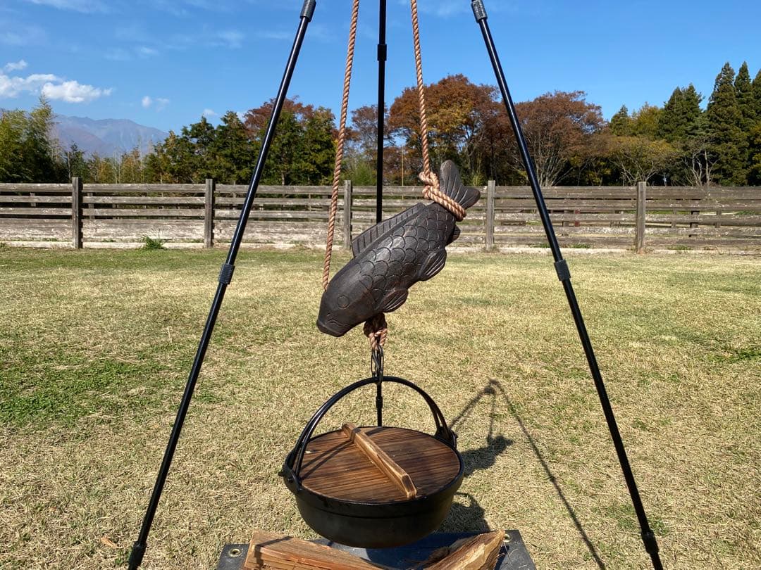 レトロ　囲炉裏で鍋を吊るす魚　キャンプ仕様