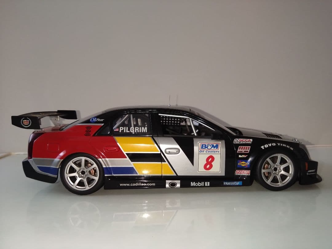 Cadillac レーシングカー 1/18